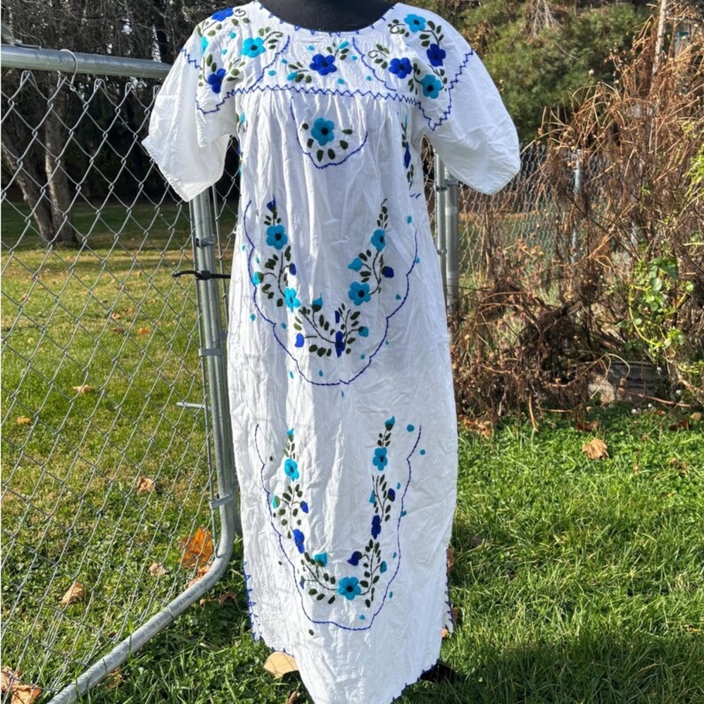70s Embroidered White and Blue Floral Dress